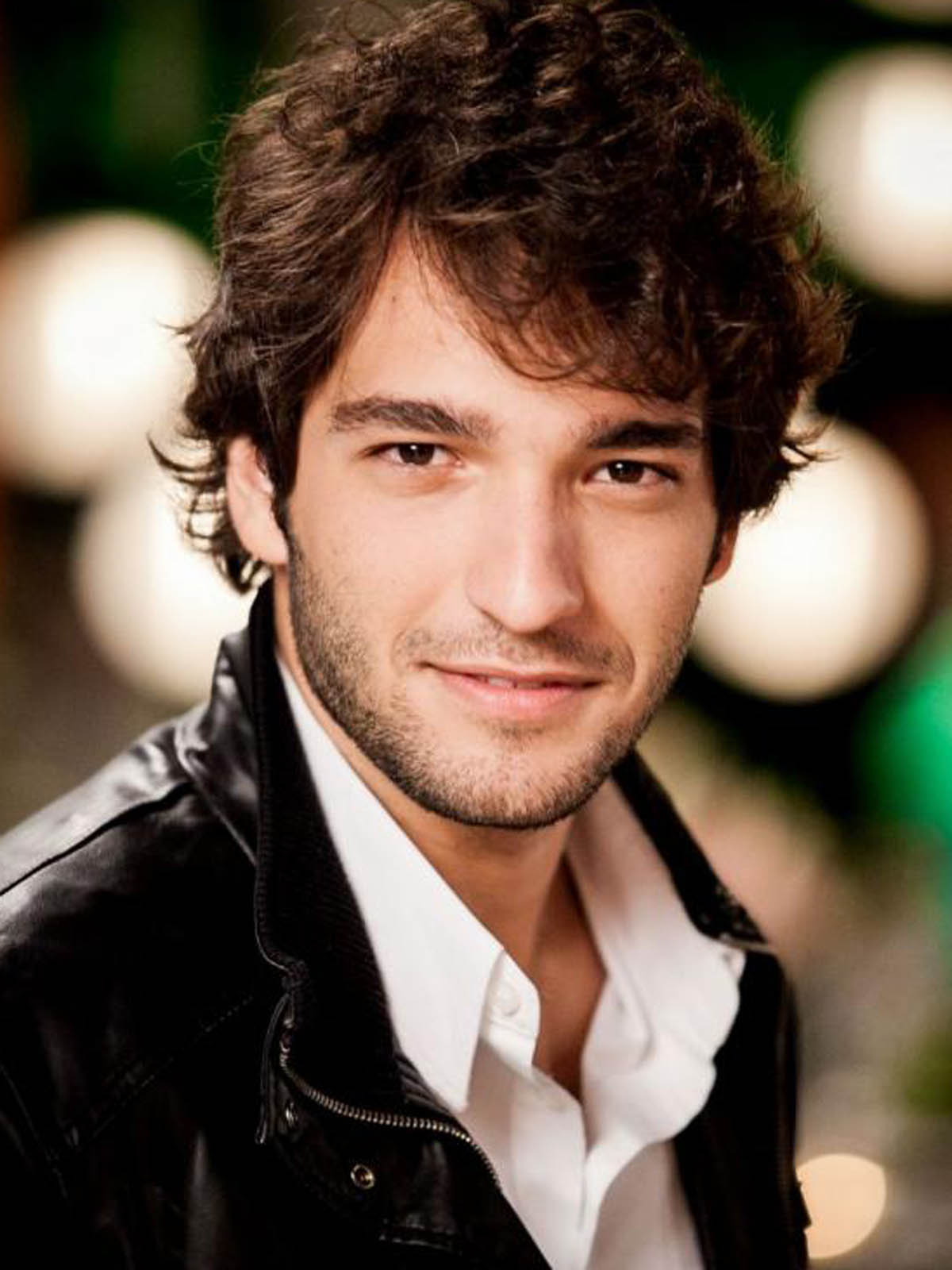 Classify Brazilian actor Humberto Carrão 